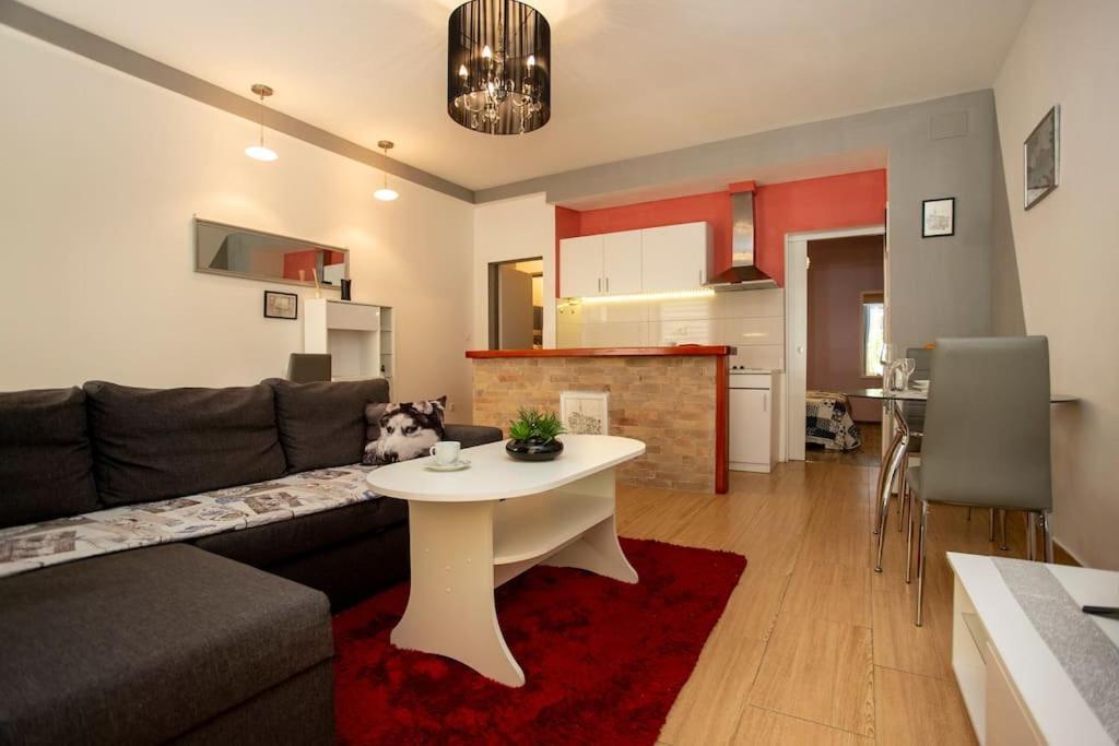 Appartamento Apartman Den,Rovinj Oaza U Centru Grada I Besplatnim Parkingom Esterno foto